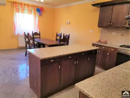 Eladó családi ház, Alsónémedi 5 szoba 360 m² 99.9 M Ft