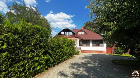Eladó családi ház, Dabas 6 szoba 200 m² 106.9 M Ft