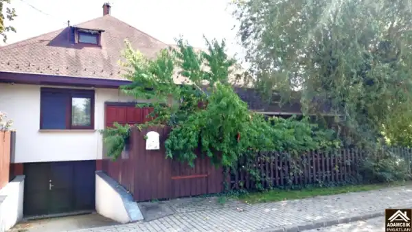 Eladó családi ház, Dabas 6 szoba 200 m² 109 M Ft