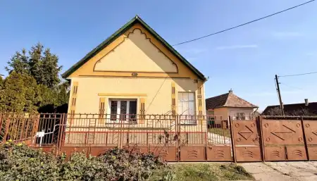 Eladó családi ház, Dabas 2 szoba 90 m² 38.99 M Ft