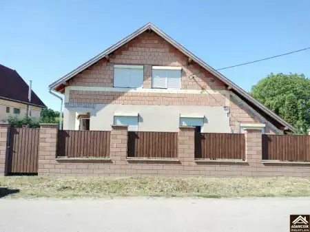 Eladó családi ház, Pusztavacs 5 szoba 190 m² 43.99 M Ft