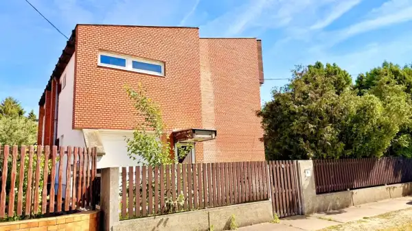 Eladó családi ház, Újhartyán 7 szoba 226 m² 159.99 M Ft