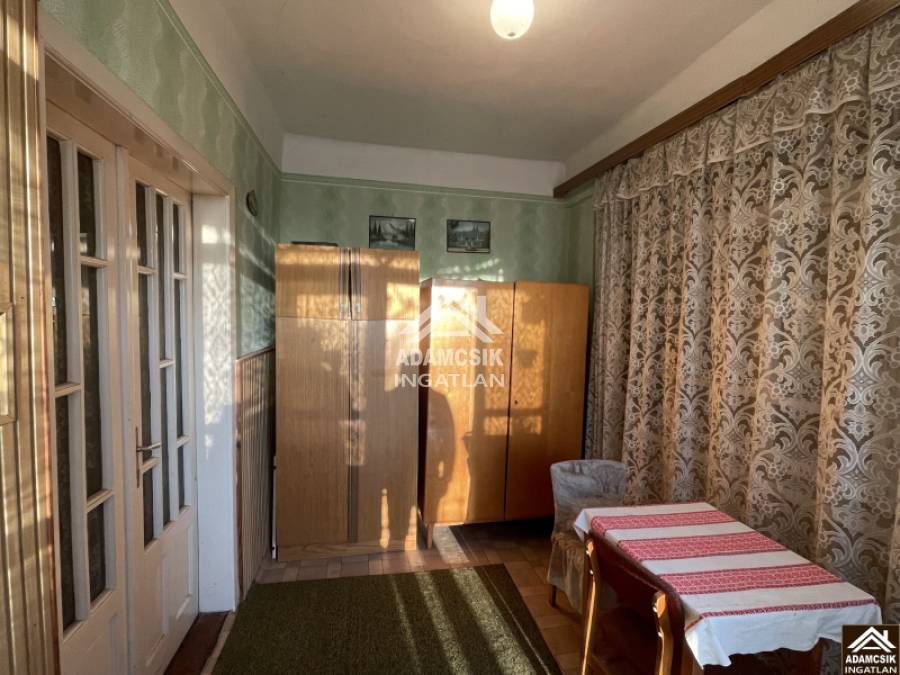 eladó iroda, Újlengyel