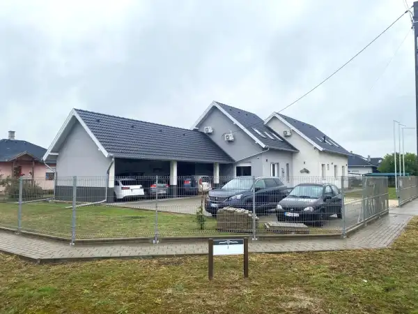 Eladó újszerű családi ház, Bugyi 8 szoba 220 m² 149 M Ft