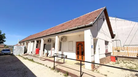 Kiadó üzlethelyiség utcai bejáratos, Alsónémedi 80 m² 250 E Ft/hó